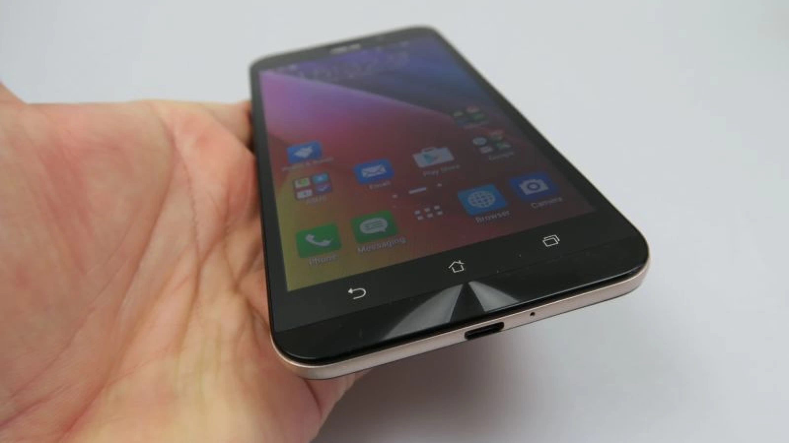 ASUS ZenFone MAX Review: cel mai puternic battery phone testat la Mobilissimo, vine cu o cameră "Laser" (Video)