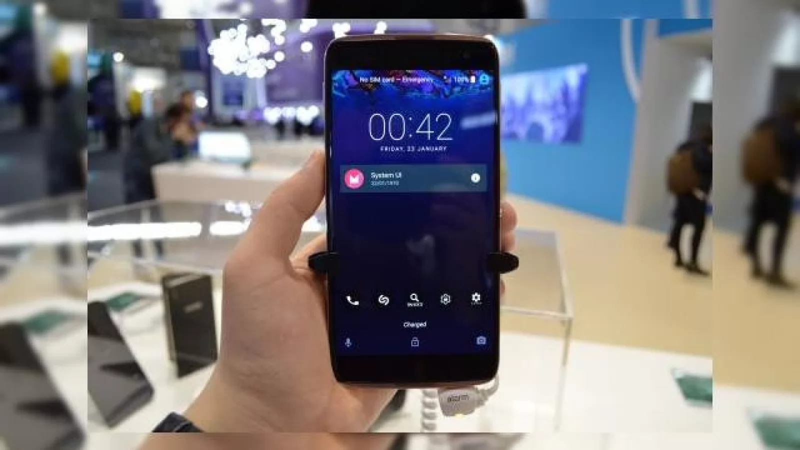 MWC 2016: Alcatel Idol 4S prezentare hands-on - Alcatel/TCL trece la categoria grea printr-un flagship cu design similar cu al lui Galaxy S7
