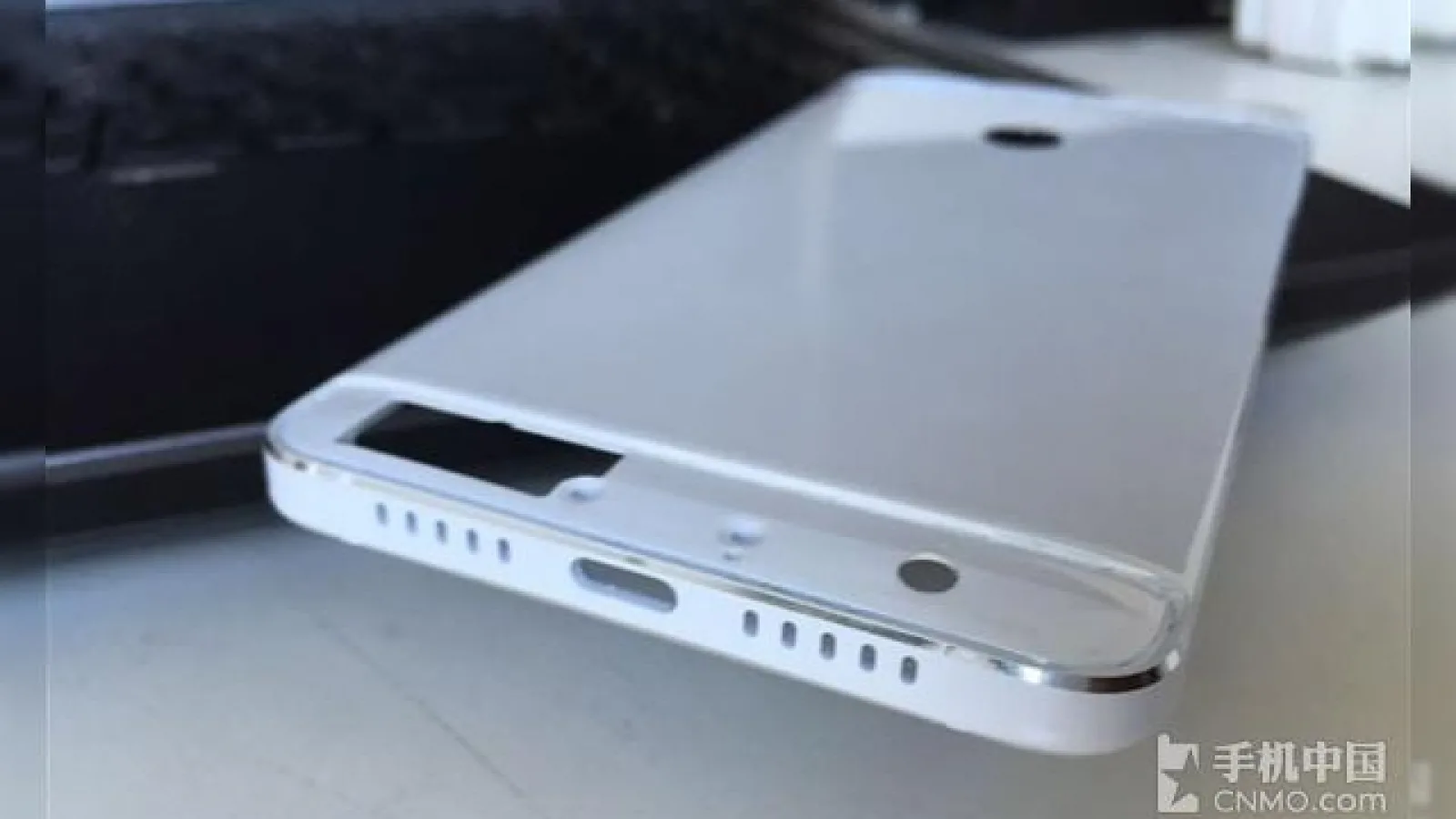 LeEco X820 apare în fotografii hands-on, ar urma să fie un flagship cu corp din metal și ceramică şi 6 GB RAM