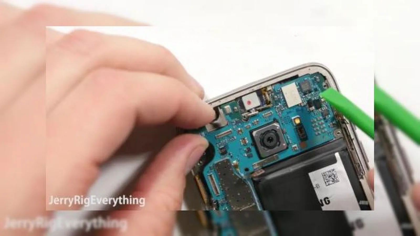 Sistemul de răcire pe bază de lichid de pe Galaxy S7 Edge explicat în disecţia handsetului: nu include lichid propriu zis (Video)