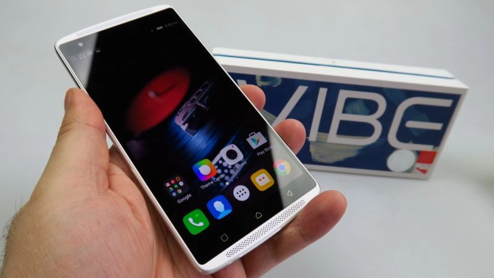 Lenovo Vibe X3 unboxing: scoatem din cutie probabil cel mai bun telefon de care nu ai auzit până acum (Video)