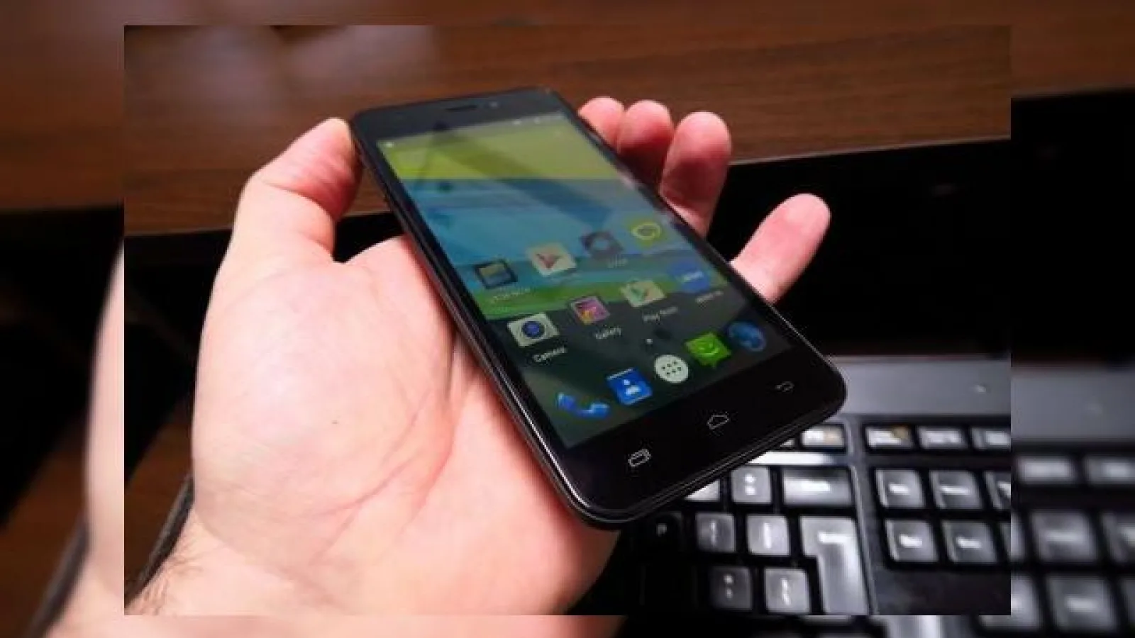 UTOK Q5 GT Review: cel mai accesibil smartphone cu brand autohton testat de noi în ultimii ani, bateria şi camera surprinzător de bune (Video)