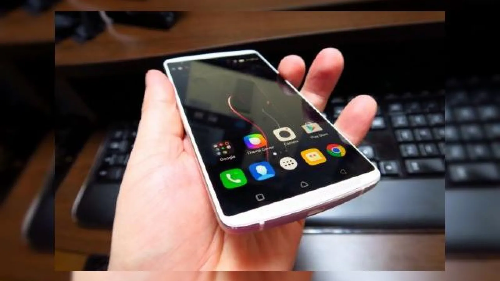 Lenovo Vibe X3 Review: midrange-ul care bate flagship-urile din 2015 (Video)