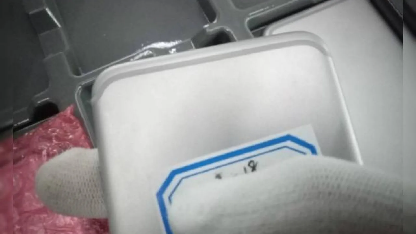 Carcasa lui iPhone 7 apare într-o nouă fotografie ce pare a fi realizată într-o fabrică Foxconn