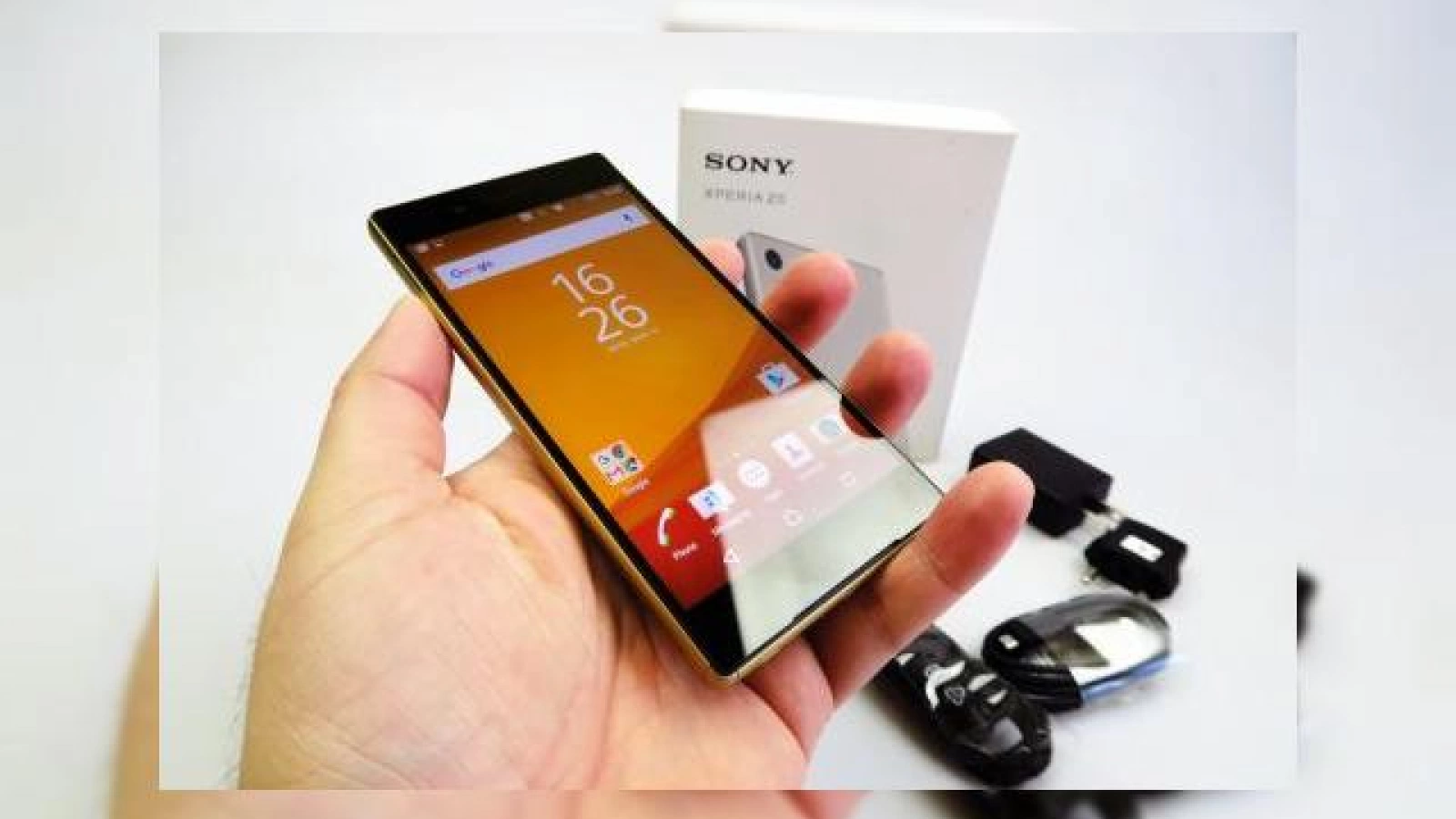 Sony Xperia Z5 Unboxing: scoatem din cutie flagshipul de toamnă Sony de anul trecut