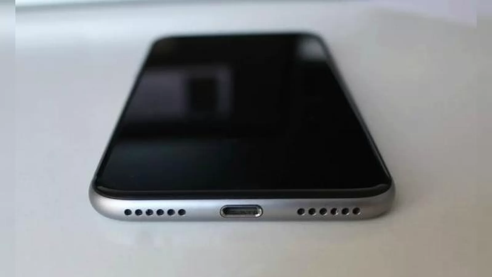 Posibile imagini cu iPhone 7 își fac apariția pe web; vedem noul setup al antenelor și lipsa butonului home