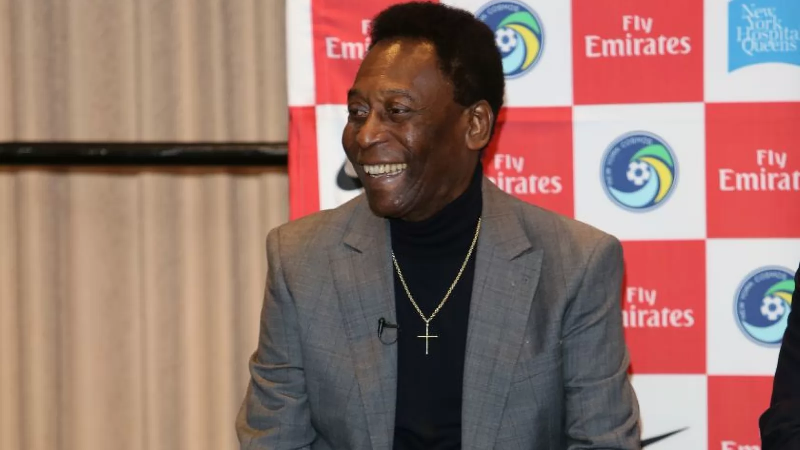 Cartonaş roşu pentru Samsung: Pele îi dă în judecată pentru utilizarea unei sosii a sa într-o reclamă