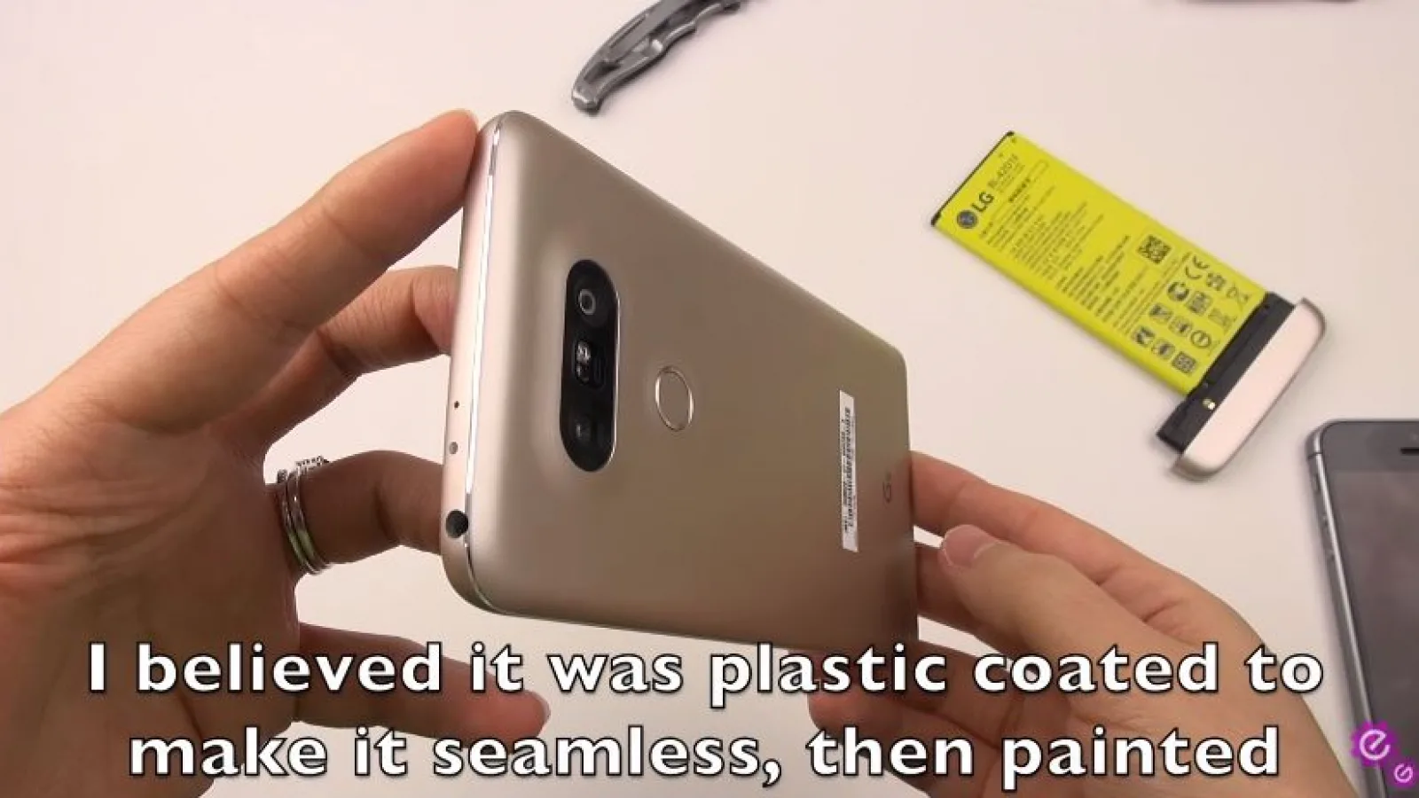 LG răspunde legat de descoperirea că LG G5 are carcasa din metal acoperită cu plastic (Video)
