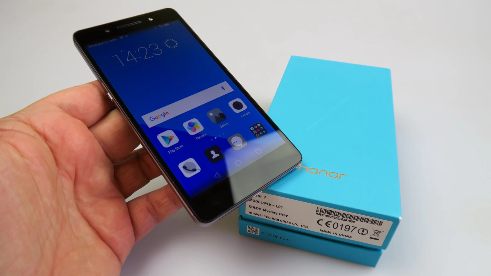 Huawei Honor 7 unboxing: reîncarnarea lui Mate S într-o variantă cu extra-uri (Video)