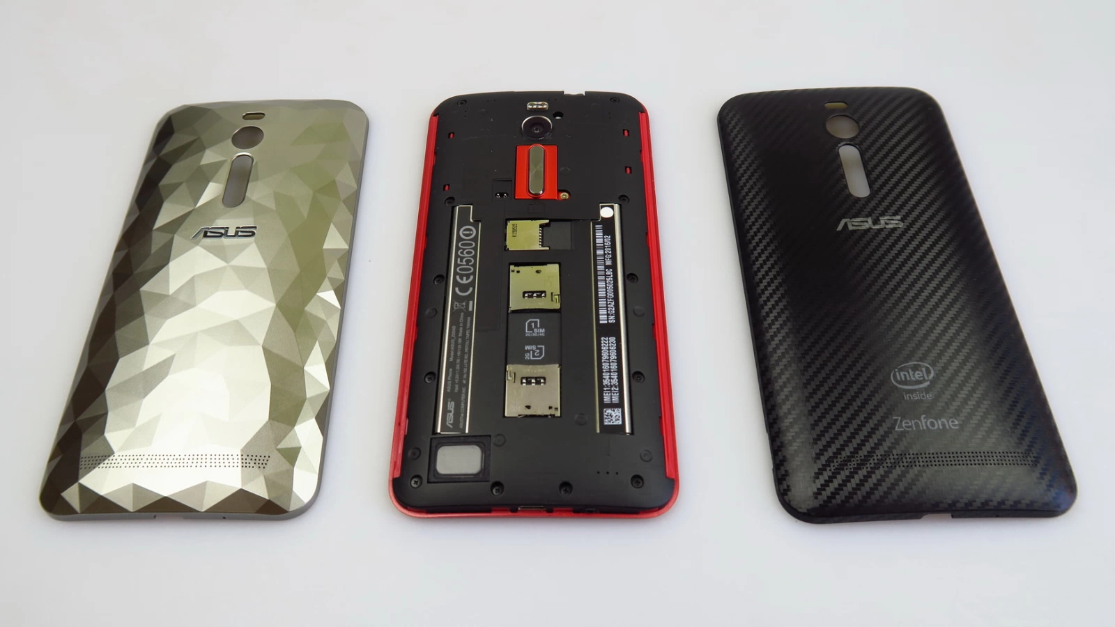 ASUS ZenFone 2 Deluxe Special Edition: Design la modă pentru gameri şi nu numai