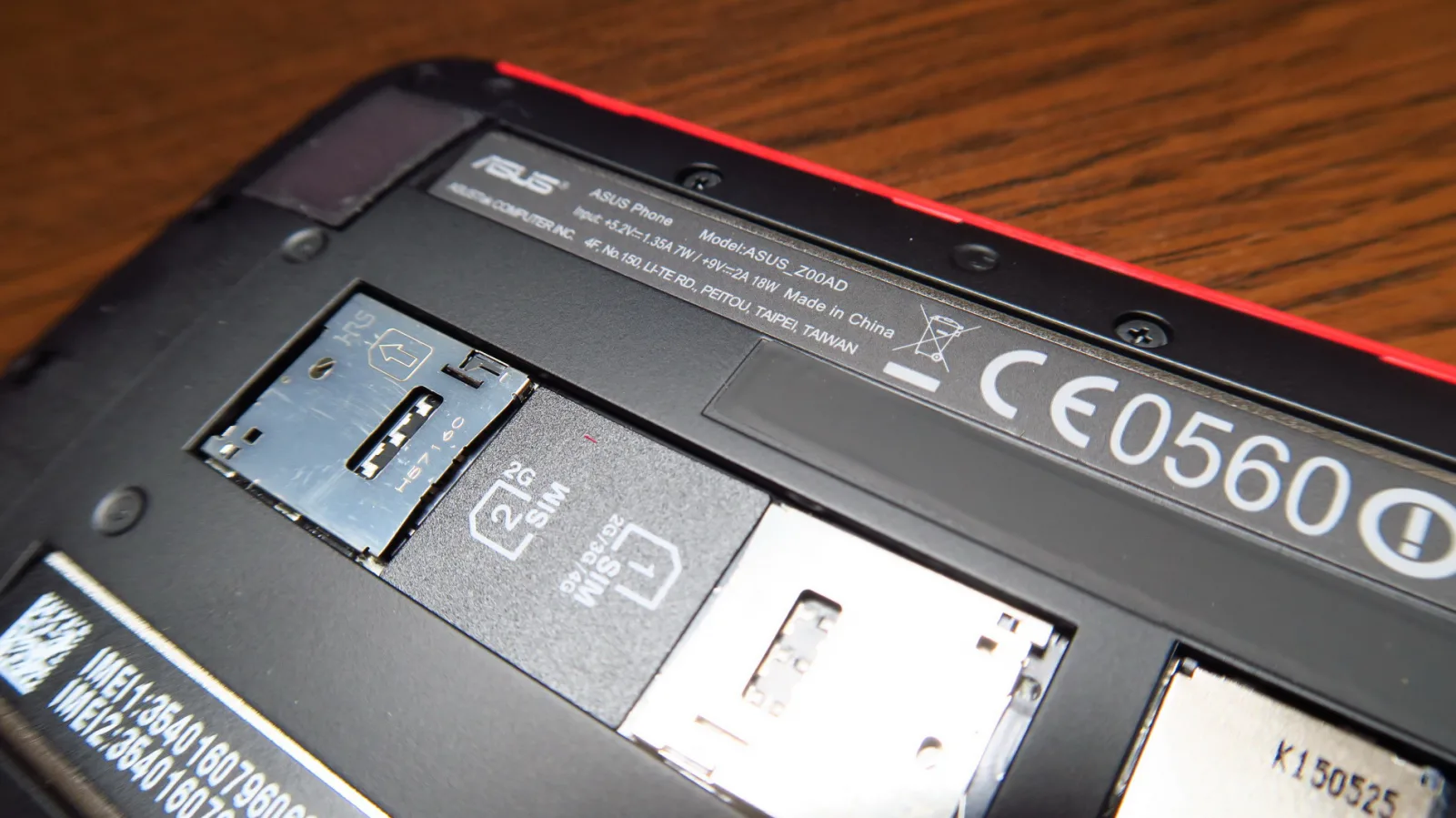ASUS ZenFone 2 Deluxe Special Edition: Baterie bunicică, dar se putea mai longevivă de atât
