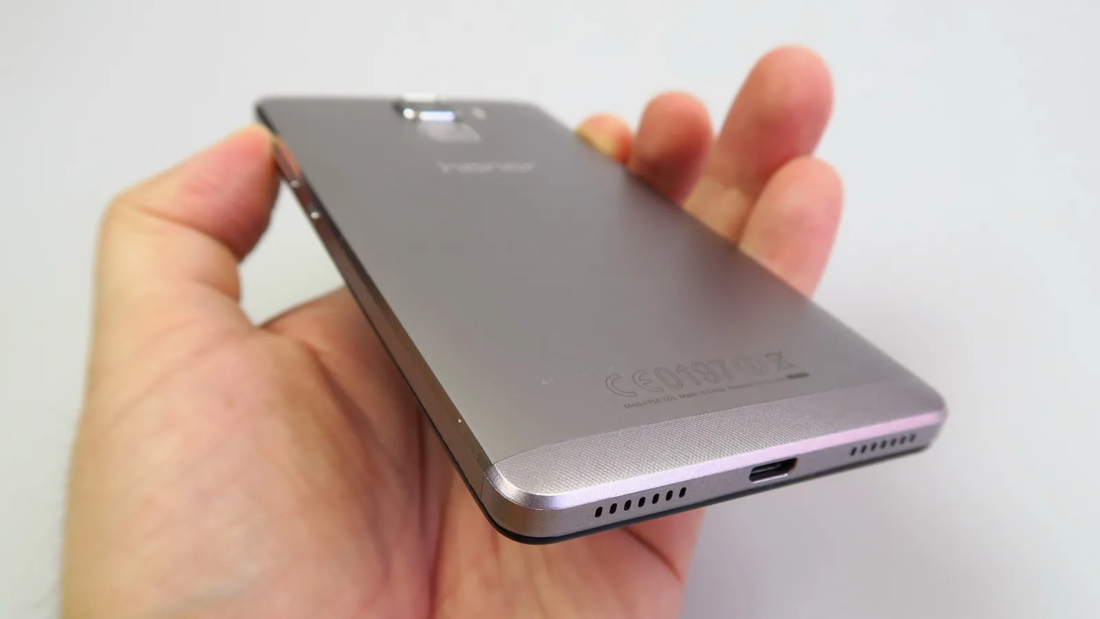 Huawei Honor 7: Multimedia ancorată în performanţele lui Honor 6
