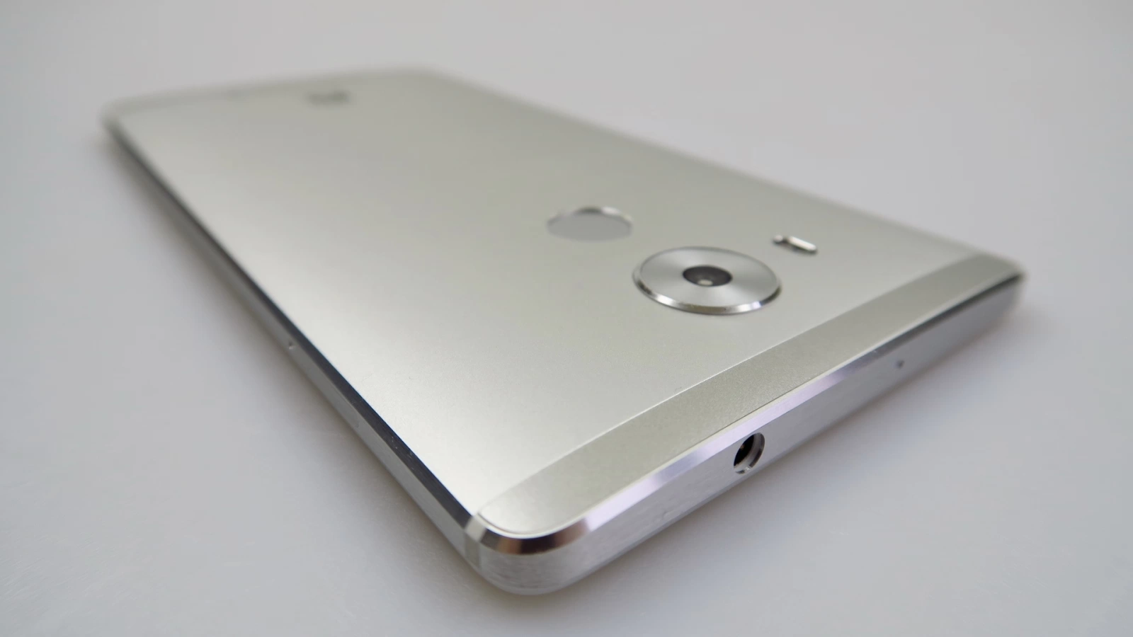 Huawei Mate 9 ar urma să vină peste câteva luni, cu procesor Kirin 960, două camere de 20 MP (Zvon)