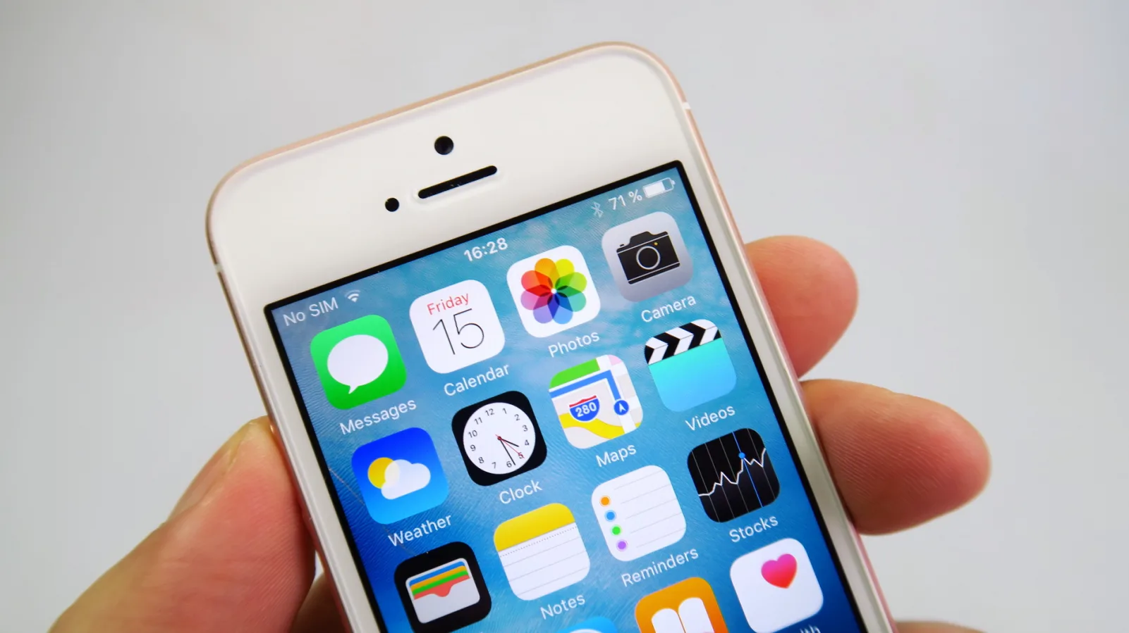 iPhone SE: OS, UI şi aplicaţii aşa cum le-am lăsat astă-toamnă