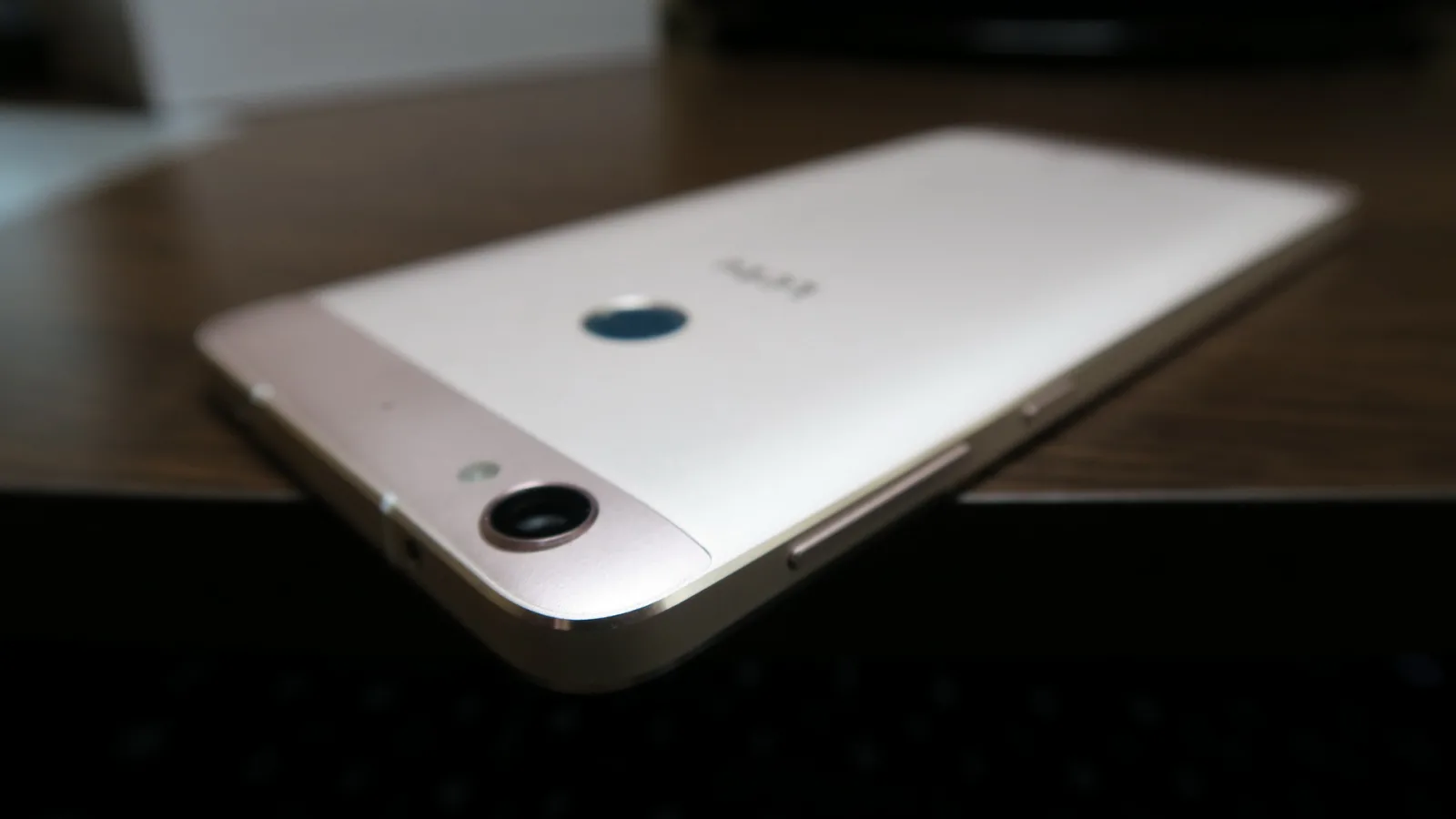 LeTV 1S: baterie dezamăgitoare, poate doar în afară de încărcare