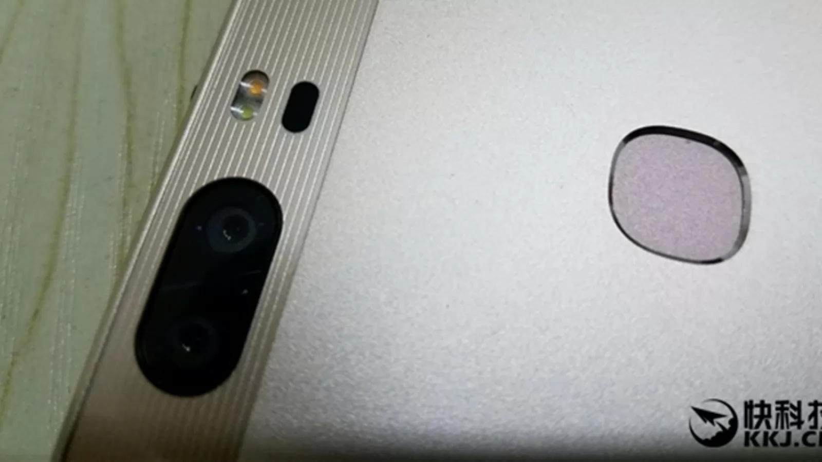 Huawei Honor V8 apare în noi fotografii, înainte de lansarea programată pentru data de 10 mai