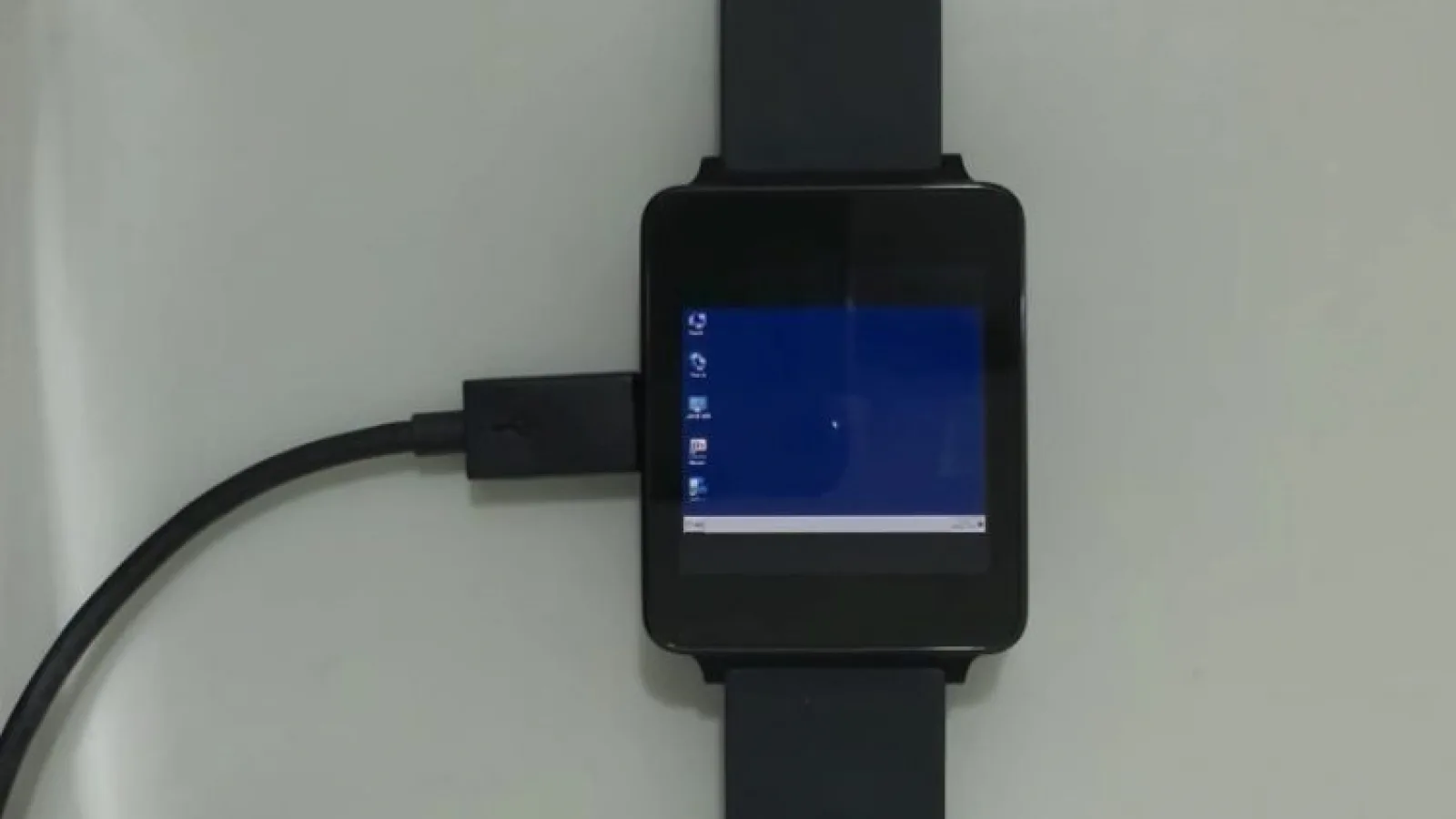 Windows 7 pe smartwatch? OS-ul e portat pe un ceas LG G Watch şi booteaza în 3 ore!