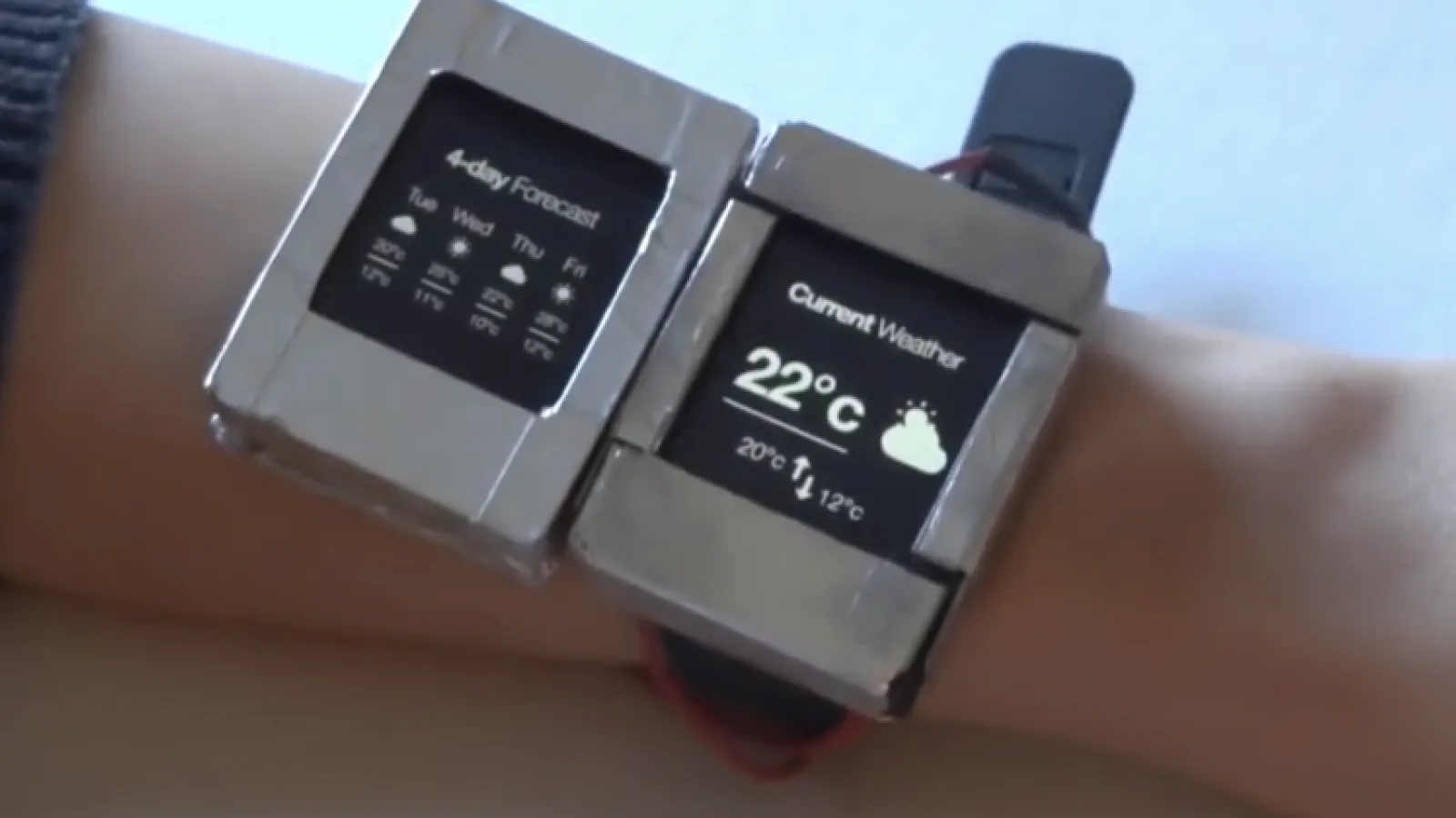 Doppio este un smartwatch cu display dual aflat în stadiul de prototip; iată-l în acțiune