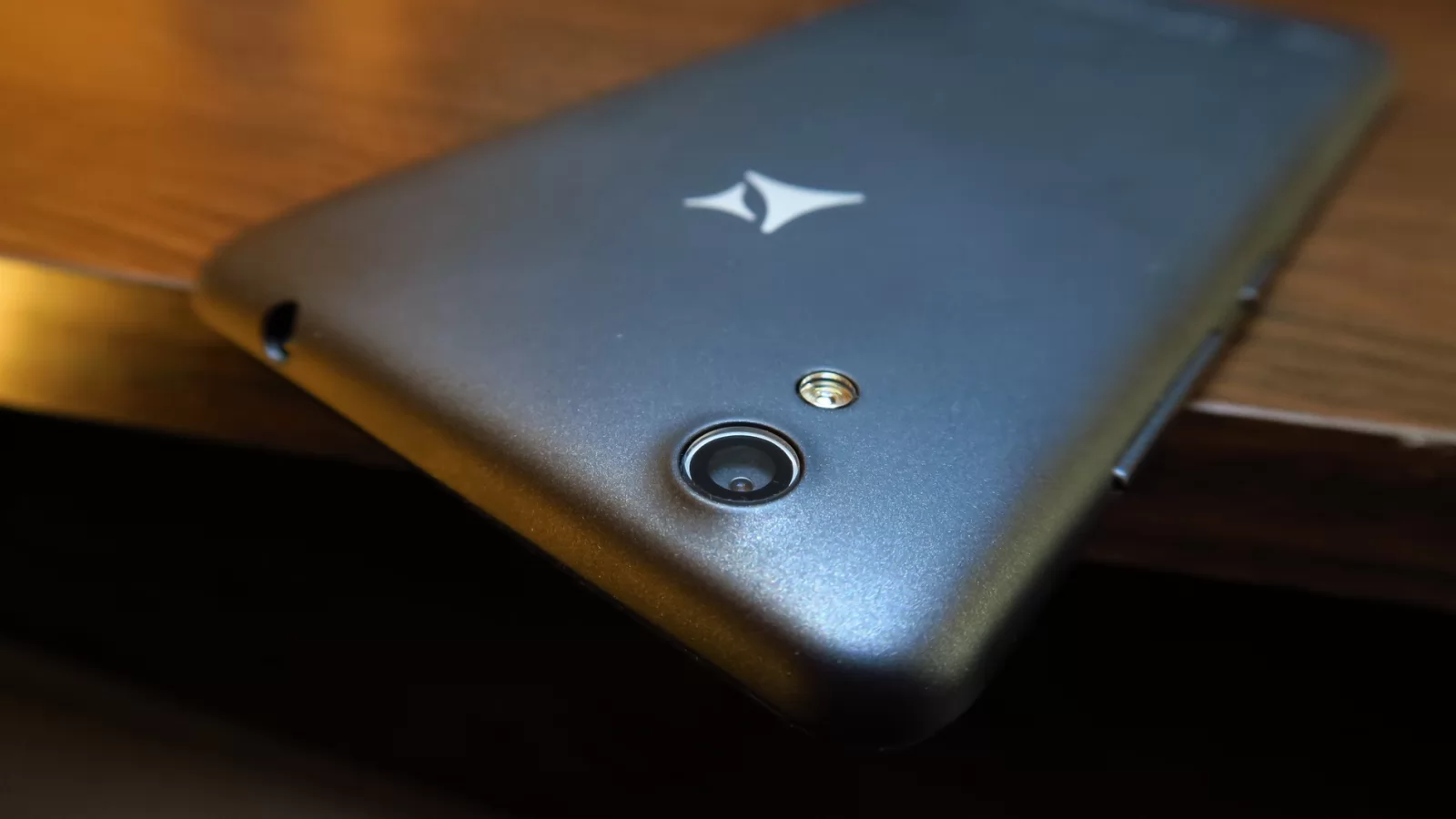 Allview V2 Viper i4G: Baterie bună mai degrabă la utilizare continuă