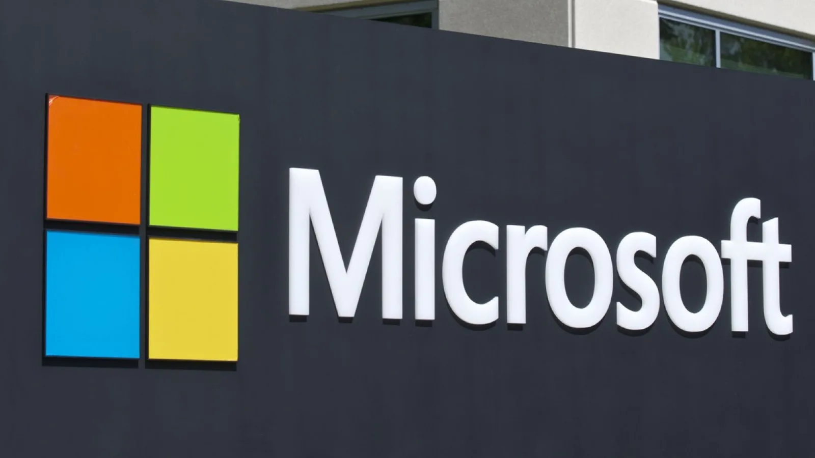 Microsoft confirmă vânzarea segmentului feature phone către o companie din China şi una din Finlanda