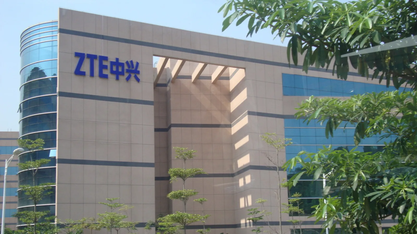 Zvon: Huawei şi ZTE ar putea părăsi zona Shenzhen din China din cauza costurilor crescute, putând migra spre o zonă cu forţă de muncă mai ieftină