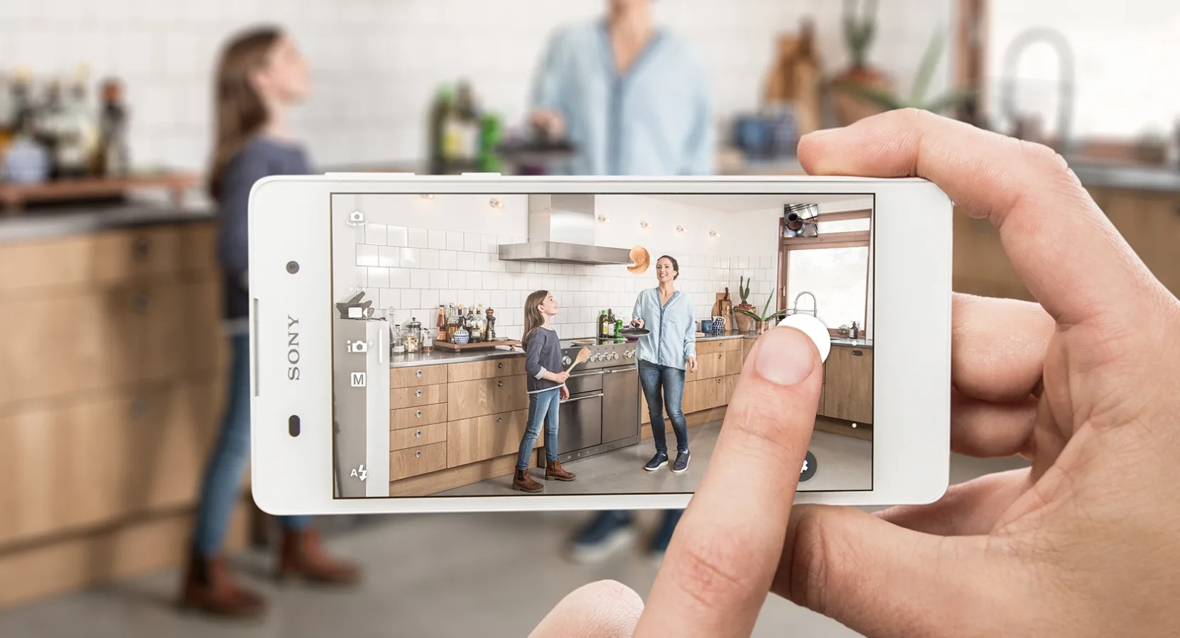 Sony Xperia E5 este oficial; vine cu display HD de 5 inch și cameră foto de 13 megapixeli