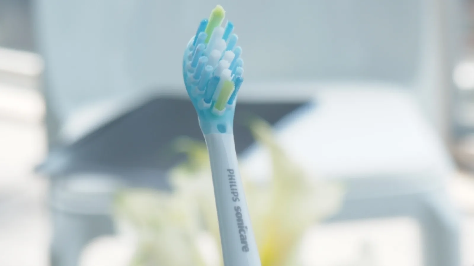 Philips lansează o periuţă electrică smart, care se conectează la telefon, vine cu suport Bluetooth