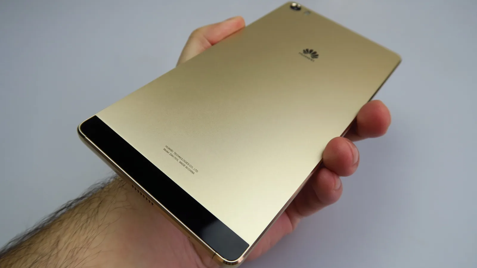 Huawei P8 Max: Baterie bunicică, dar fără a doborî recorduri
