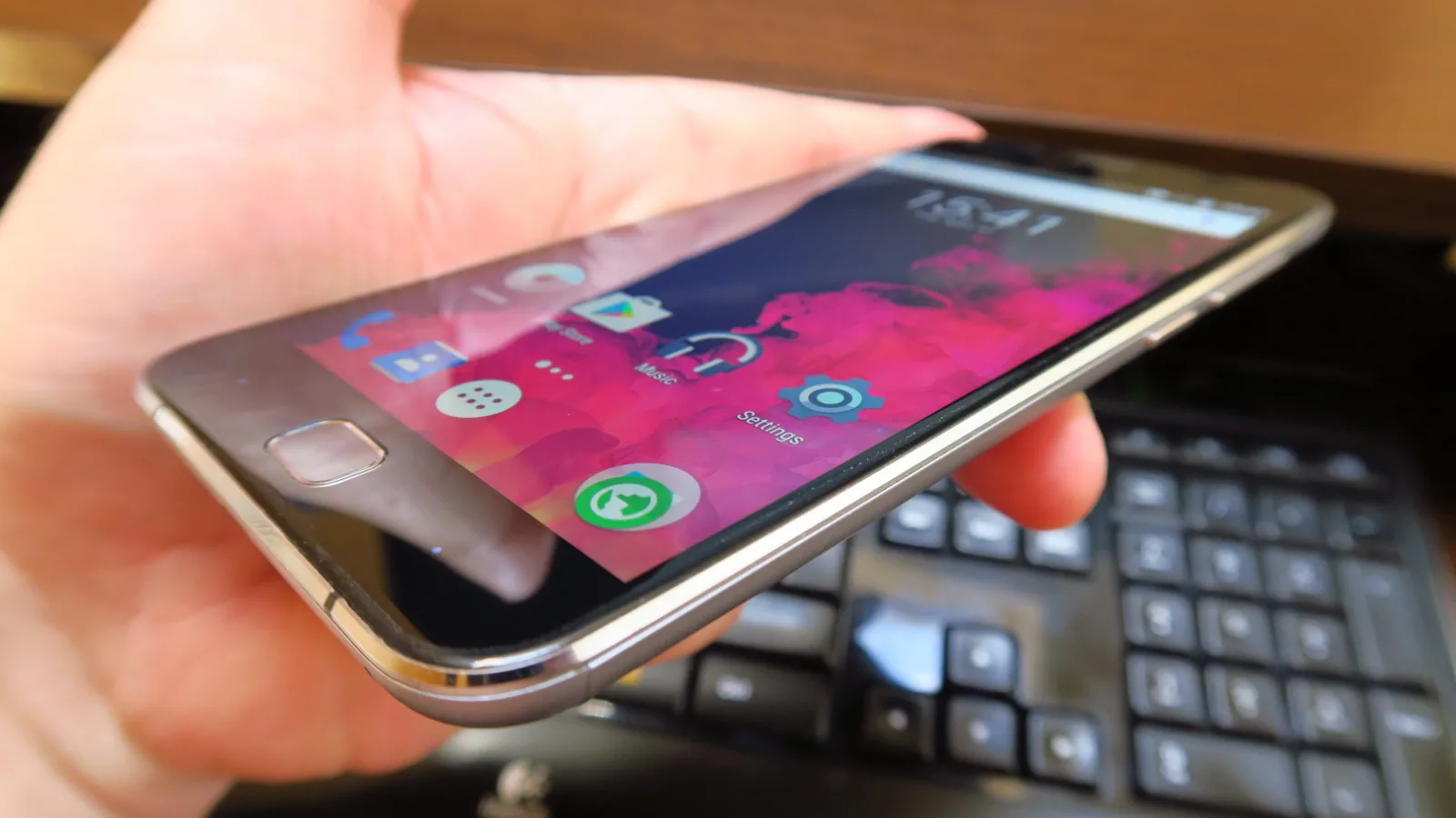UMi Touch: Hardware de liga întâi, cu preţ de liga a treia