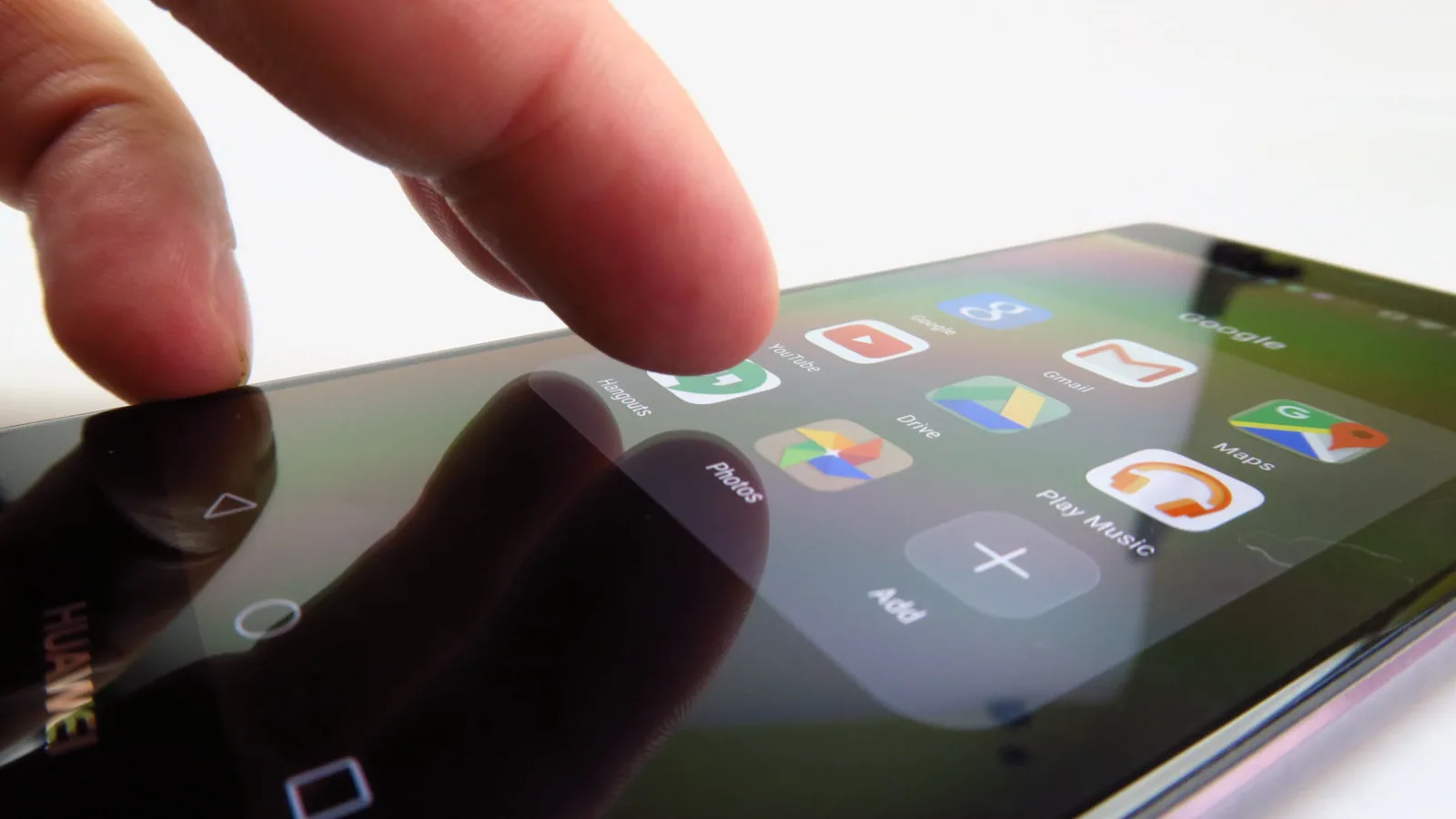 Huawei P9 Plus: Display AMOLED superior lui P9, cu extra nivele de presiune
