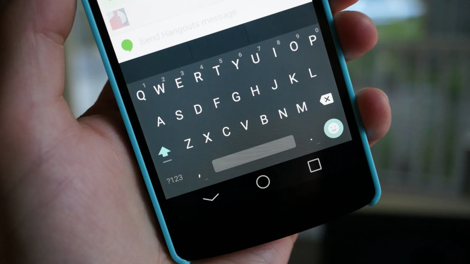 Google Keyboard primește un update ce aduce noi teme și suport pentru Android N