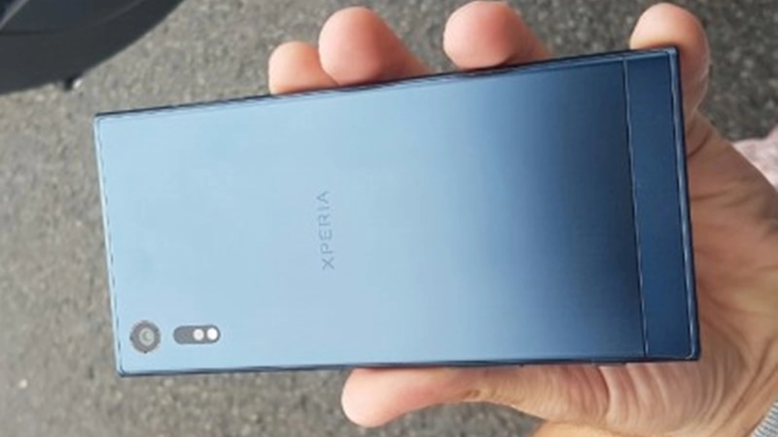 Viitorul flagship Sony numit Xperia F8831 se afișează în fotografii hands-on; japonezii adoptă un design mai diferit