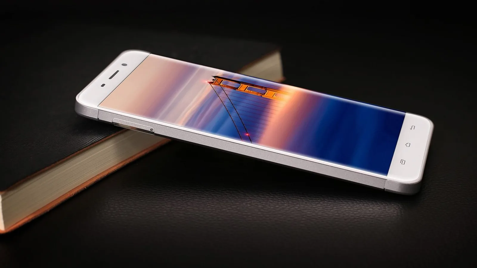 Ulefone Metal aduce și funcția de split-screen; putem viziona materiale video și în timp ce accesăm alte aplicații