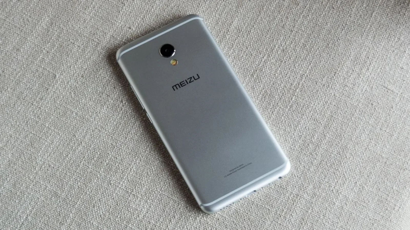 Meizu MX6 este scos din cutie; vedem fotografii cu terminalul și o comparație cu modelul Pro 6