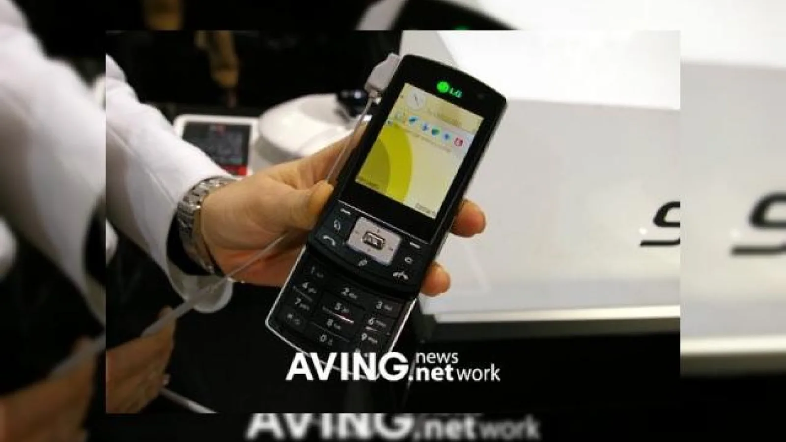 LG lanseaza handsetul KS10 3G