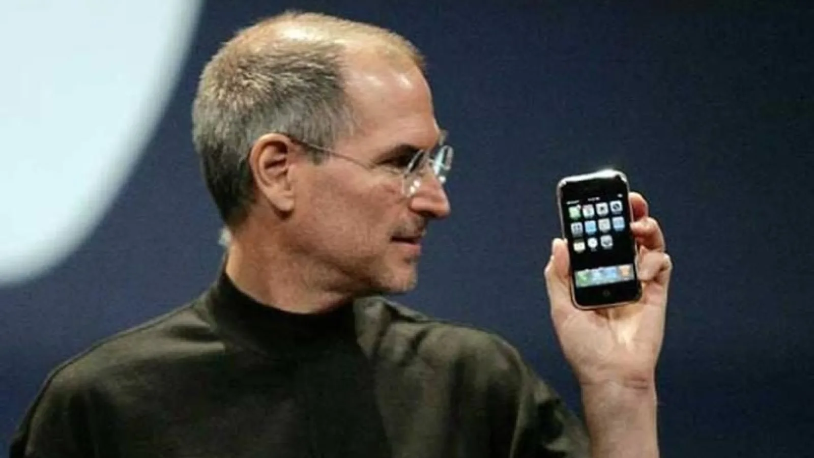 Apple sărbătoreşte vânzarea a 1 miliard de modele iPhone, printr-o întrunire specială cu angajaţii