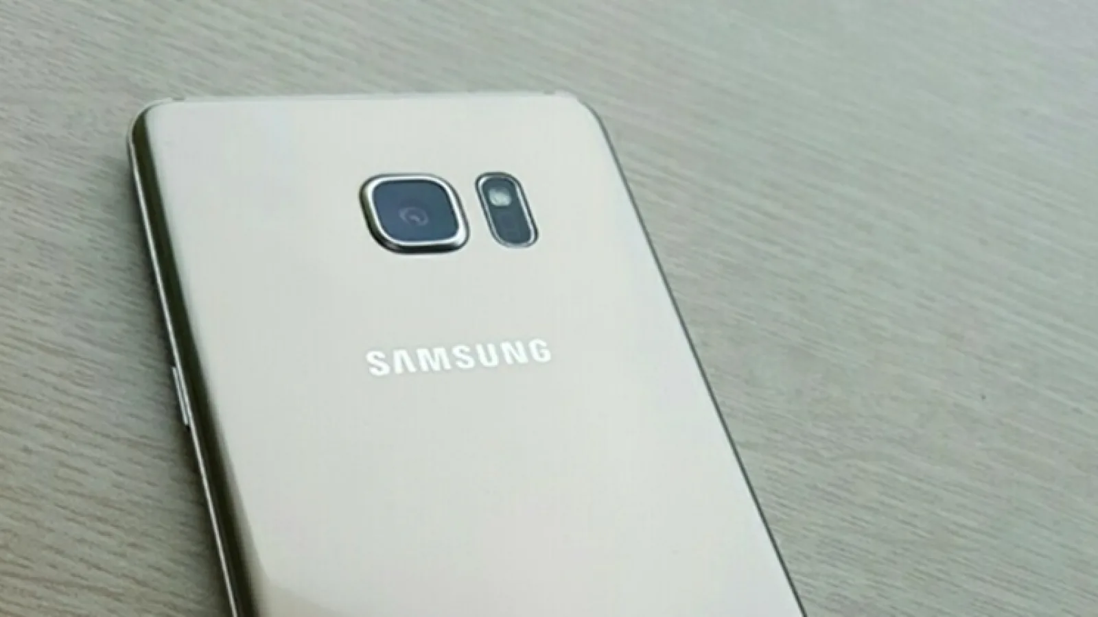 Numeroase fotografii cu Samsung Galaxy Note 7 ajung pe web; se confirmă varianta cu 4 GB RAM + 64 GB stocare
