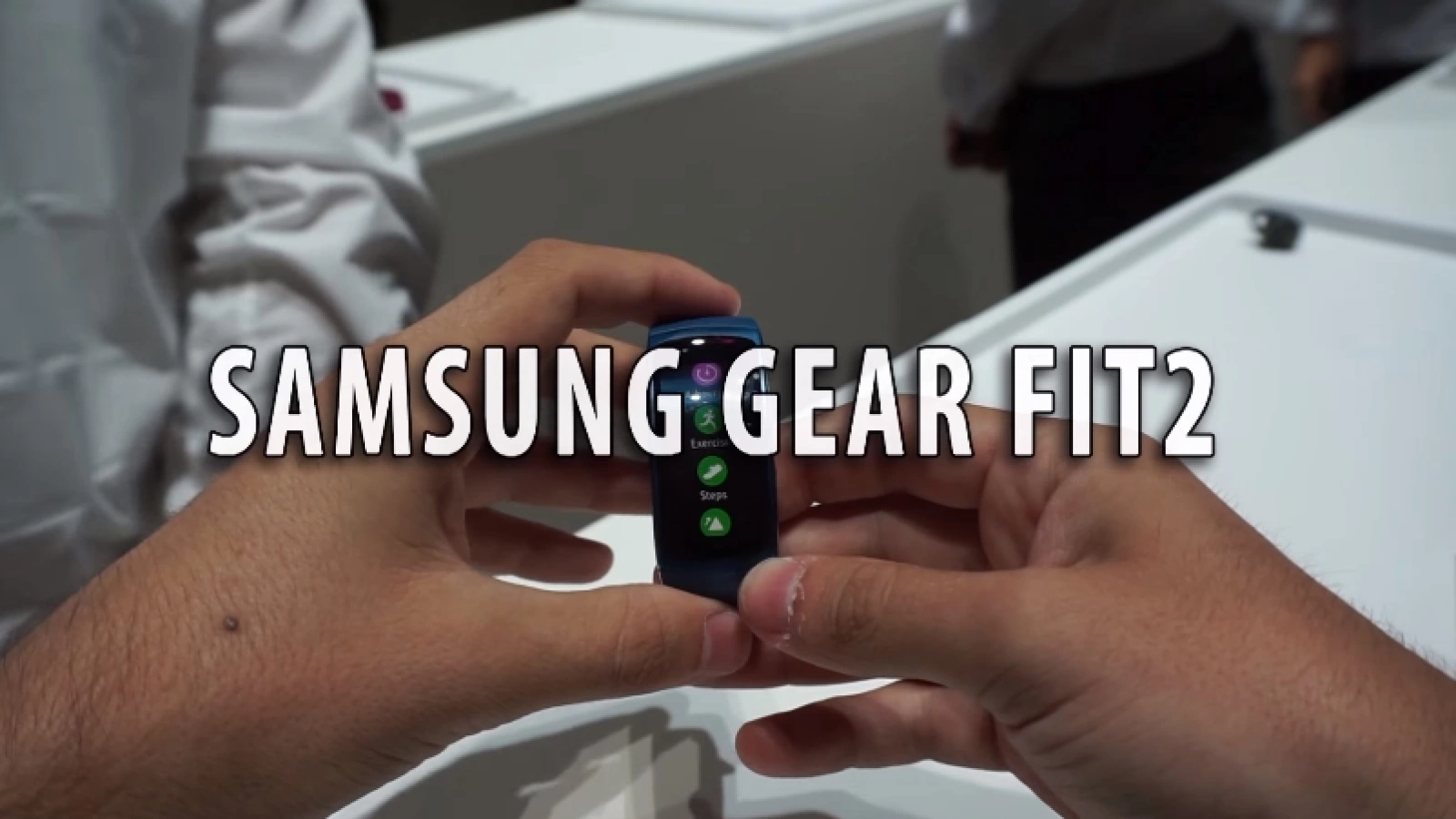 Samsung Gear Fit 2 primește un scurt hands-on de la Unpacked 2016; device purtabil arătos cu senzor de puls