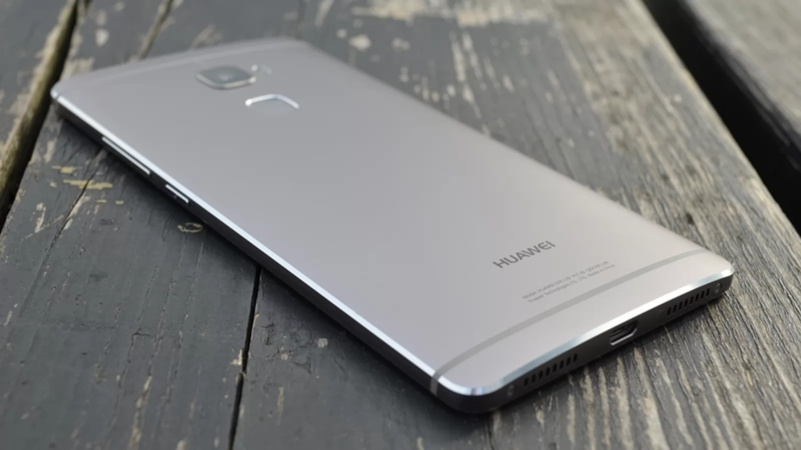 Huawei Mate S poate fi achiziționat pentru suma de 1.599 lei de la Cel.ro; iată și alte reduceri!