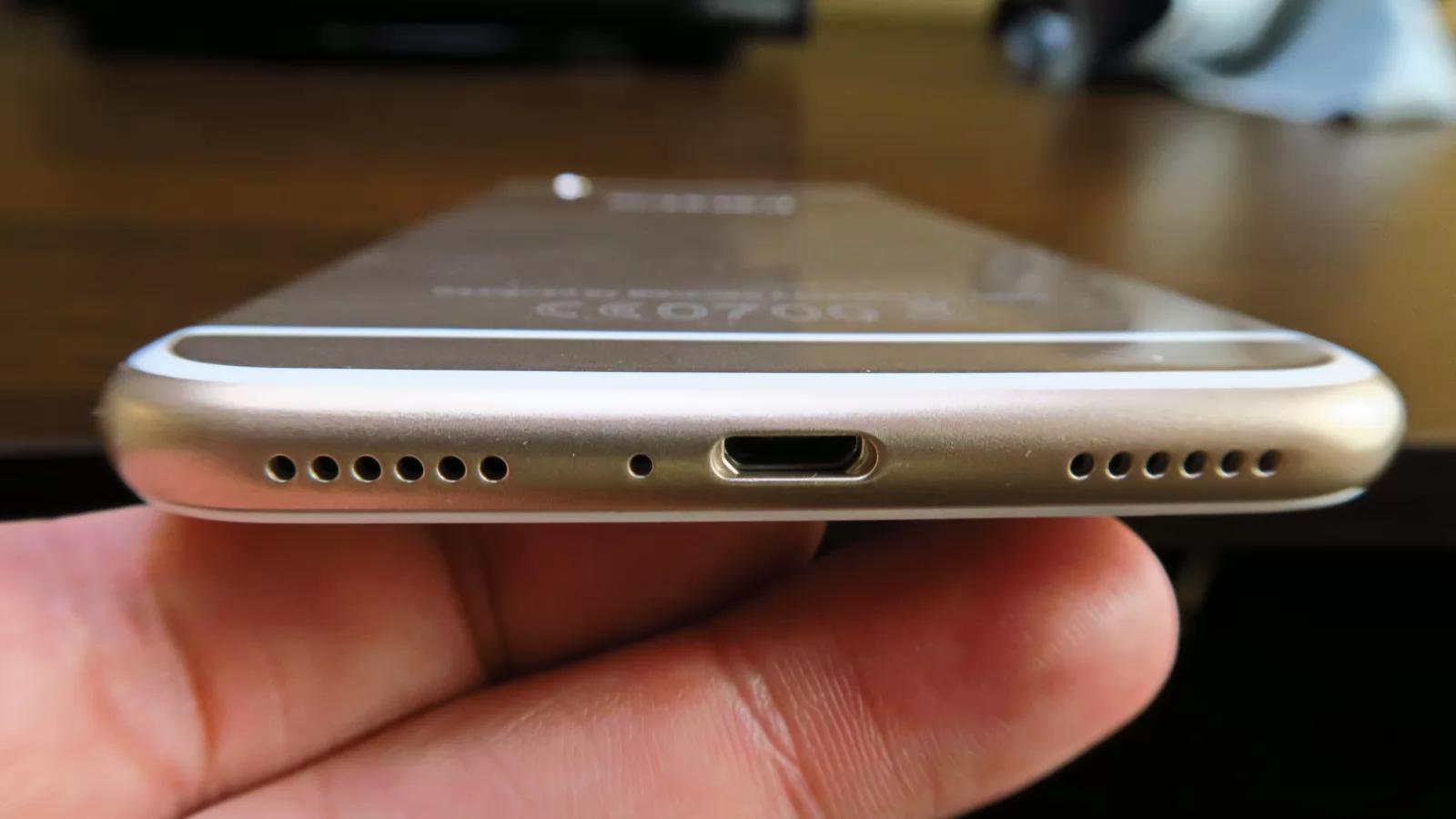 Blackview Ultra Plus: Multimedia cu difuzor de calitate, căşti pe care le puteţi ignora