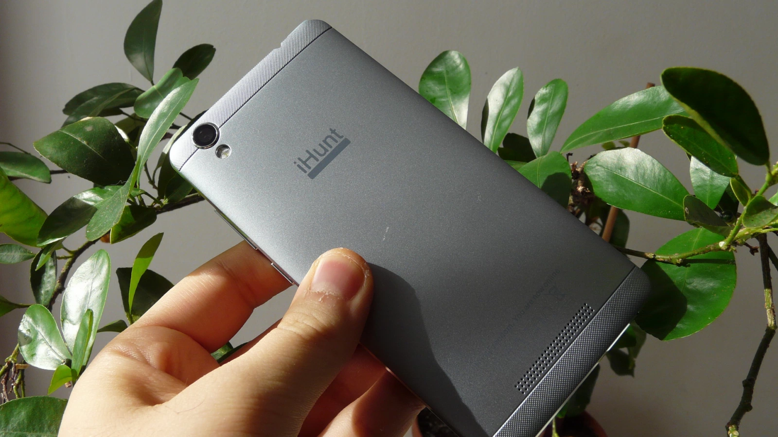 Concurs iHunt Freedom: iată regulile pentru a câştiga handsetul cu design industrial deosebit