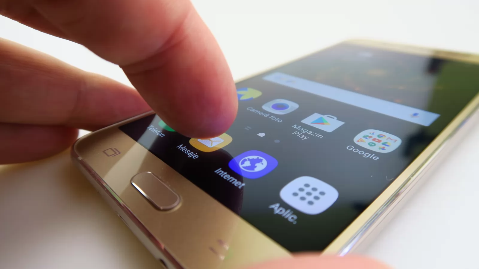 Samsung Galaxy J5 (2016): Baterie foarte, foarte bună în segmentul său de preţ şi nu numai