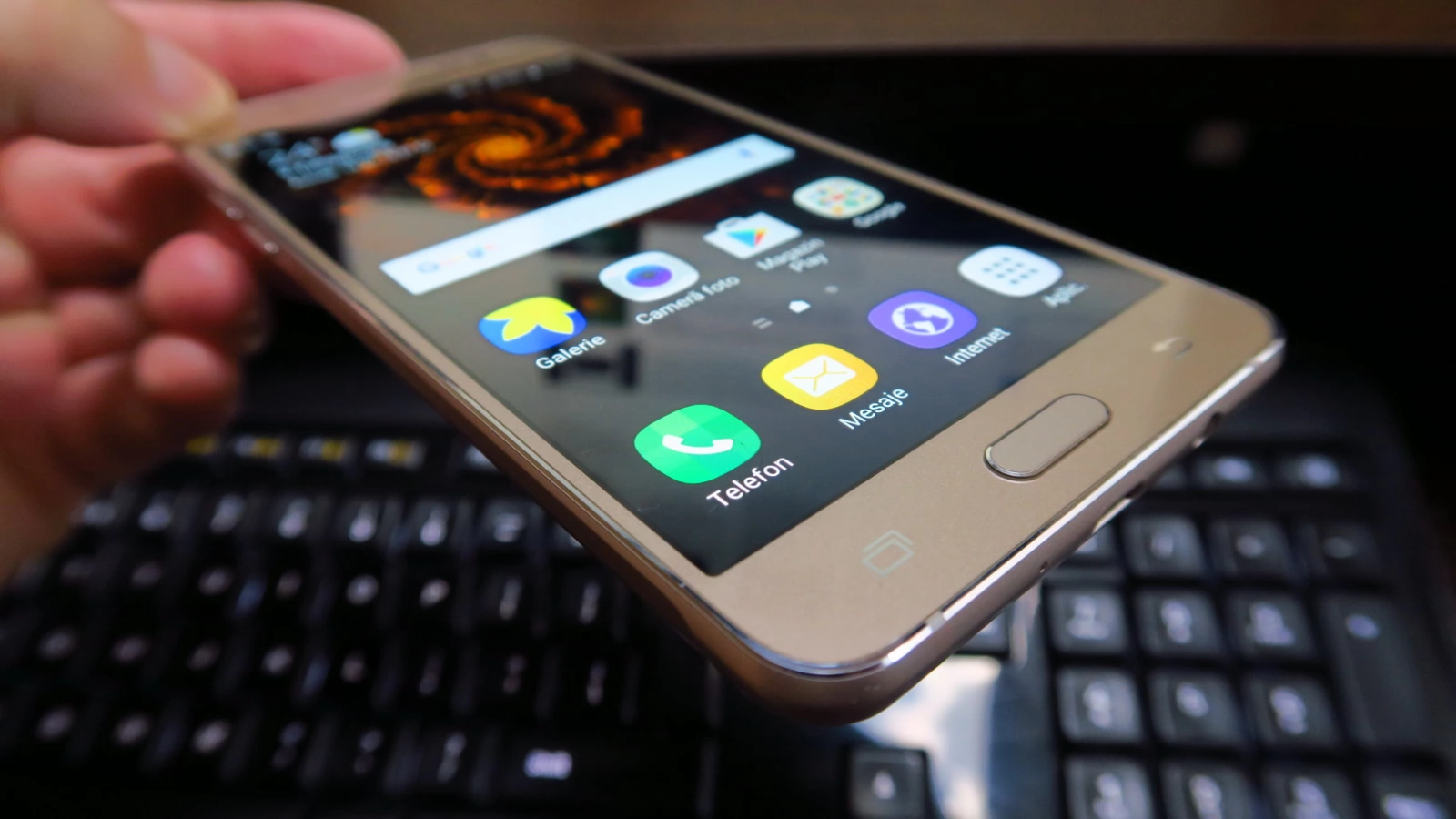 Samsung Galaxy J5 (2016): OS, UI, aplicaţii aşa cum le-am lăsat pe Galaxy A 2016