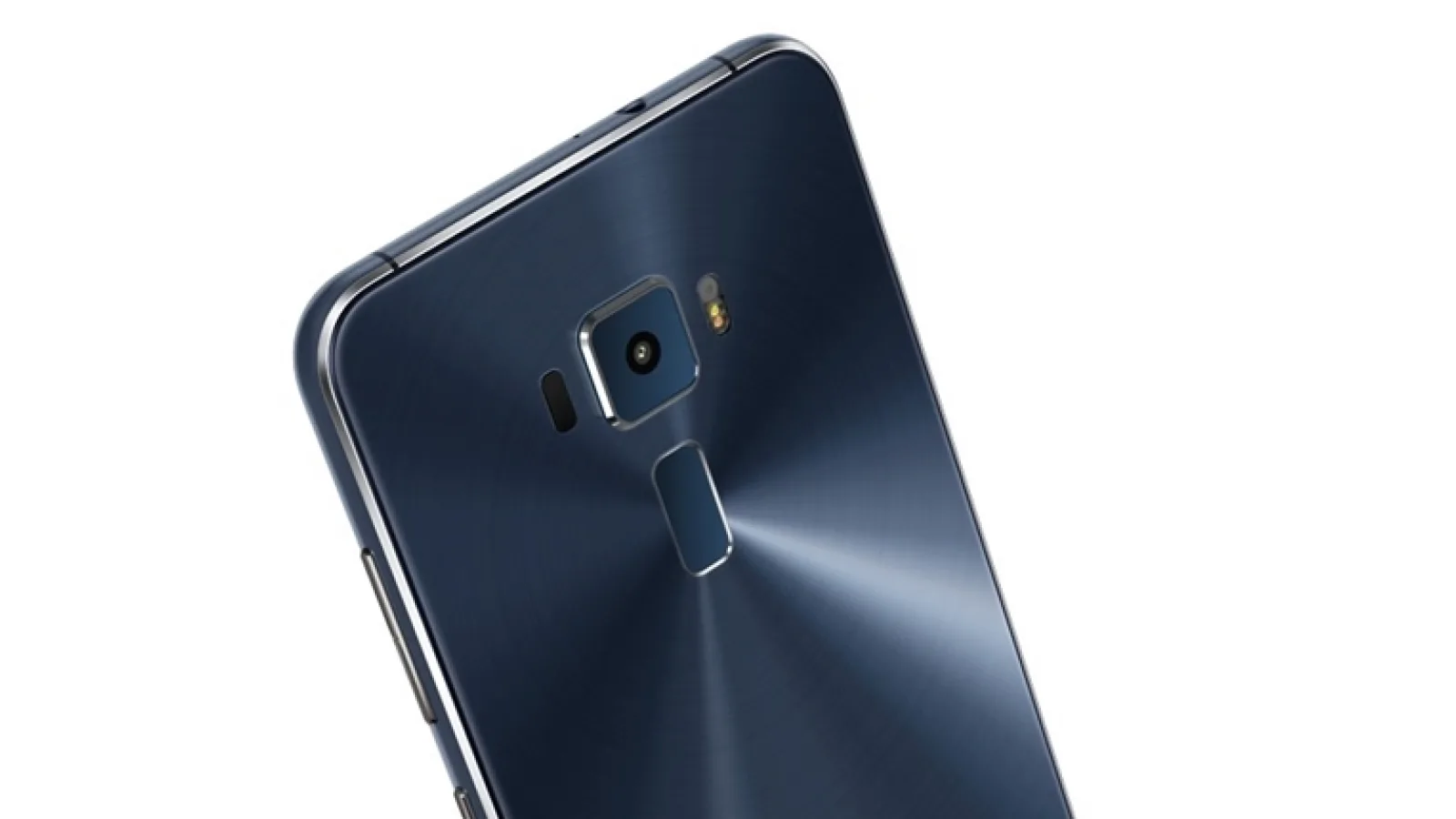 QuickMobile aduce la vânzare varianta de 5.5 inch a lui Asus ZenFone 3; iată cât costă!