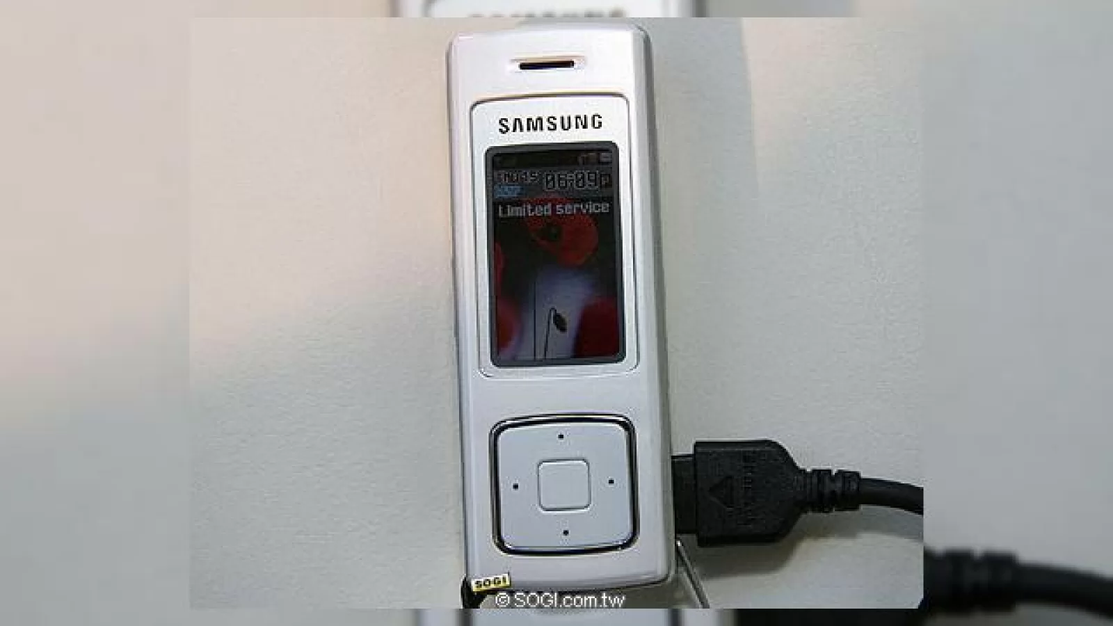 Samsung F200, un music phone subtirel