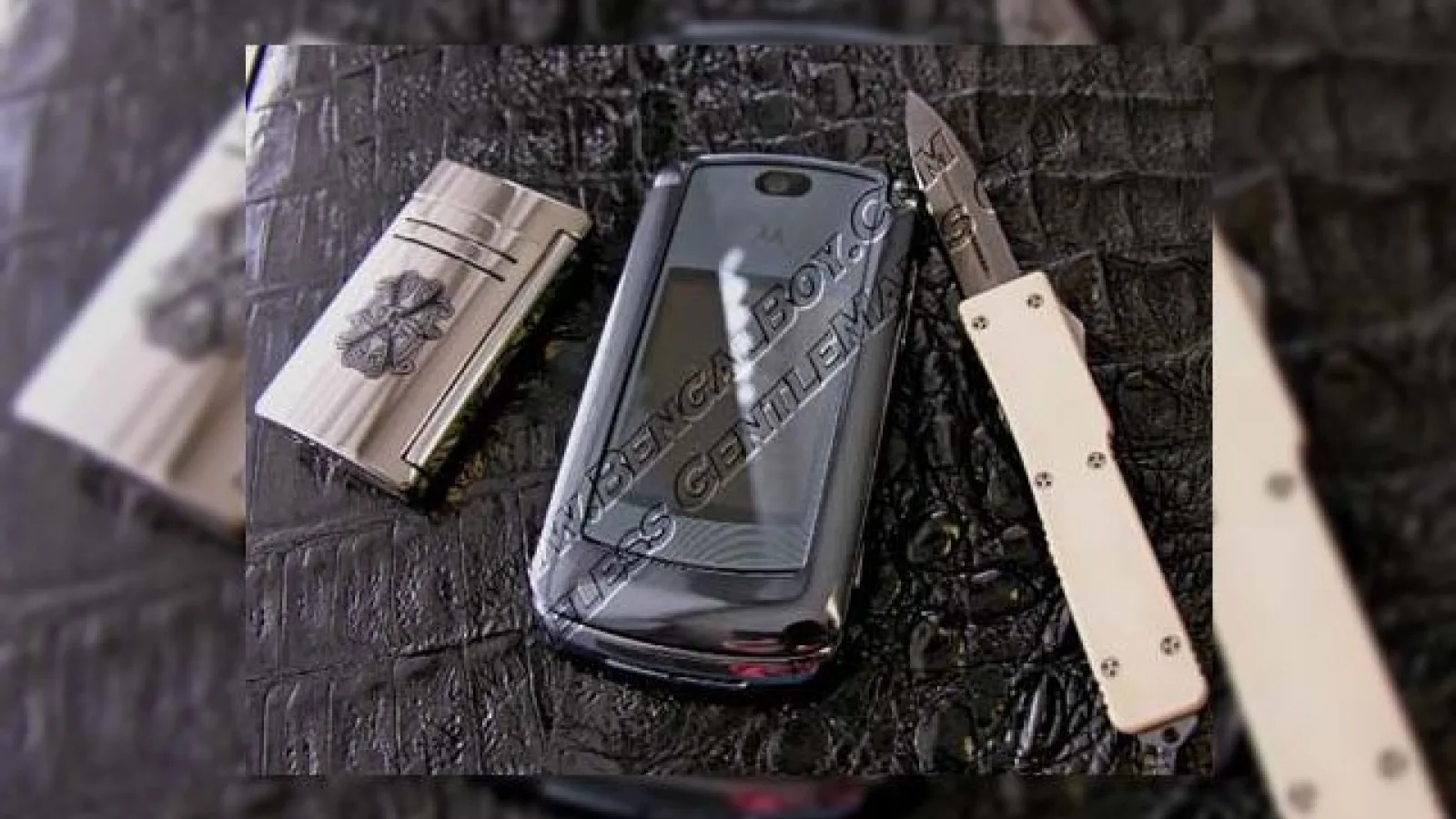 Zvonul Motorola LAZR