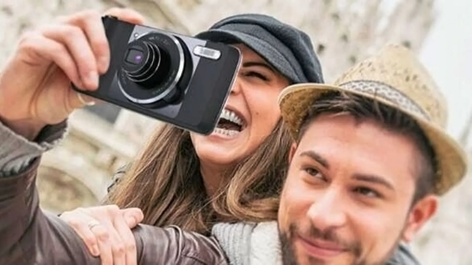 Modulul Hasselblad pentru telefonul Moto Z apare în noi fotografii, e o adevărată cameră foto la purtător
