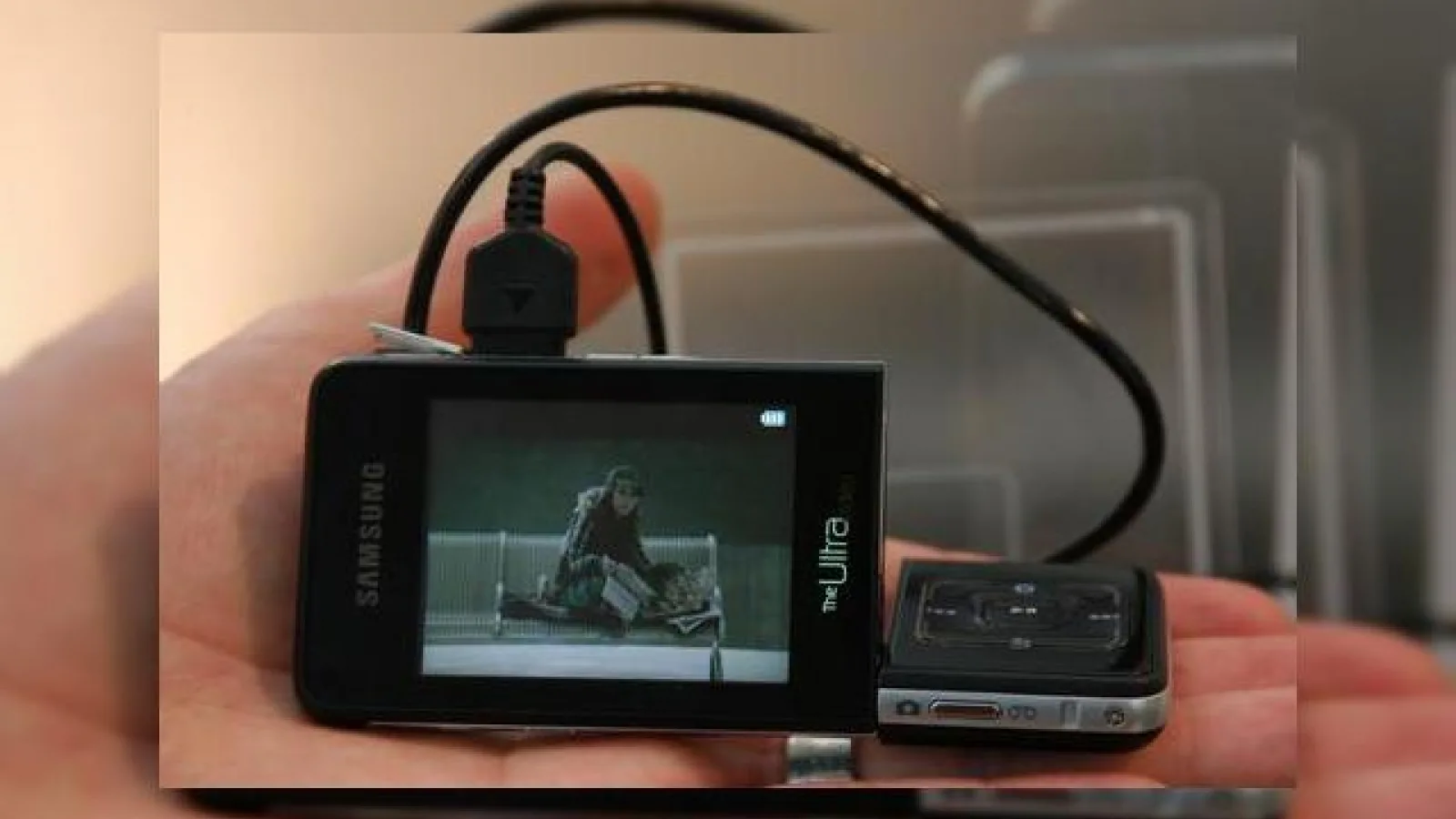 Samsung F500 Ultra Video oficial certificat DivX