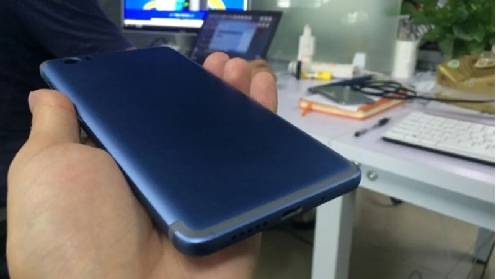 Vernee Mars va fi disponibil și într-o variantă de culoare Dark Blue precum iPhone 7; iată imagini hands-on!