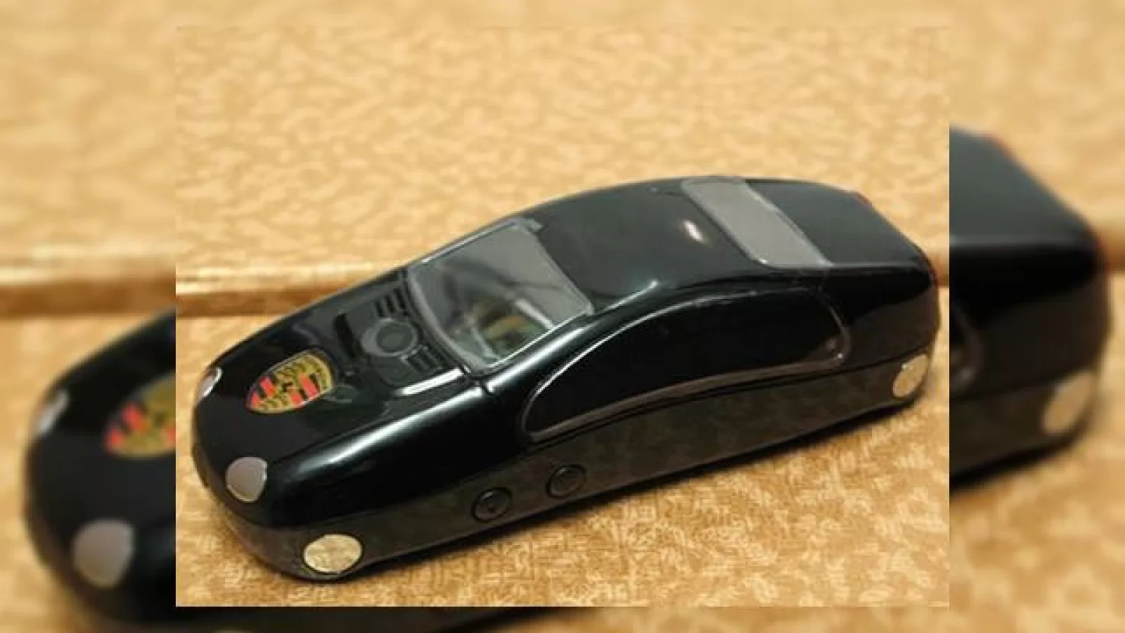 Telefonul Porsche Cayenne, un terminal vitezoman